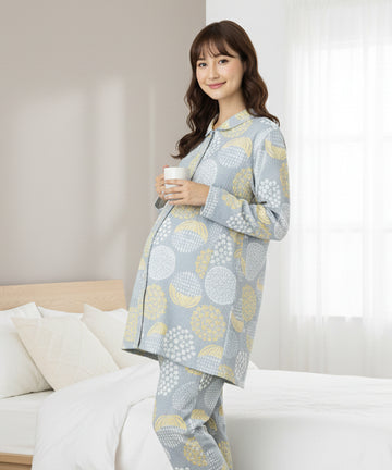 ケーズアイ] ペアパジャマ 肌にやさしい綿100％あたたか中わたニットキルト 長袖 冬向き【メンズ L ネイビー】+【レディース ケーズアイ]  ペアパジャマ 肌にやさしい綿100％あたたか中わたニットキルト 長袖 冬 [ケーズアイ] ペアパジャマ 綿100％あたたか中わたニットキルト 冬向き【メンズ Lサイズ グレー】+レディース選択のサイズ/カラ